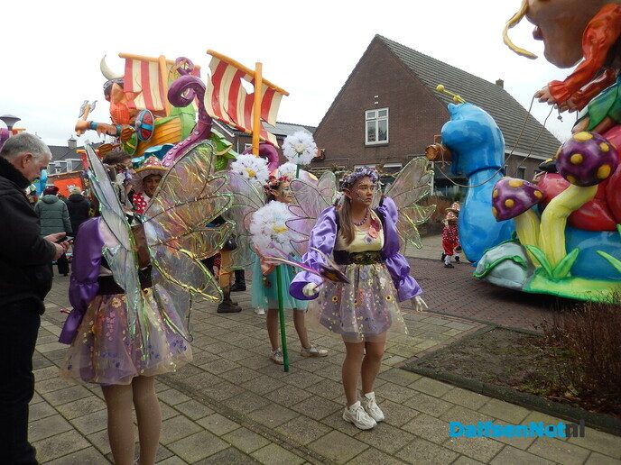 Fantastische carnavalswagens en de sfeer was zeker niet minder - Foto: Willy