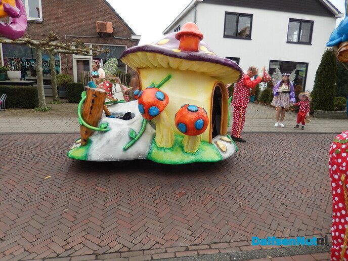 Fantastische carnavalswagens en de sfeer was zeker niet minder - Foto: Willy