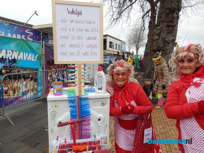 Fantastische carnavalswagens en de sfeer was zeker niet minder - Foto: Willy