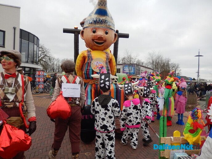 Fantastische carnavalswagens en de sfeer was zeker niet minder - Foto: Willy