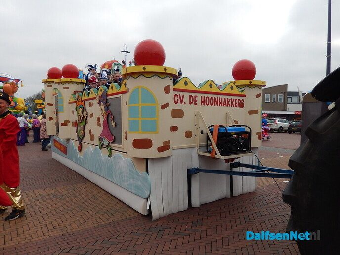 Fantastische carnavalswagens en de sfeer was zeker niet minder - Foto: Willy