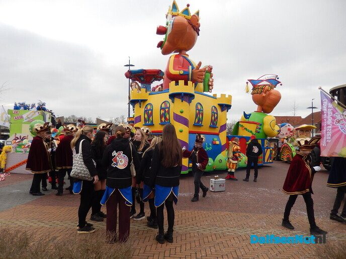 Fantastische carnavalswagens en de sfeer was zeker niet minder - Foto: Willy