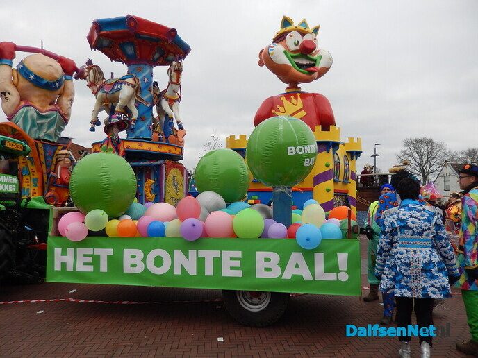 Fantastische carnavalswagens en de sfeer was zeker niet minder - Foto: Willy