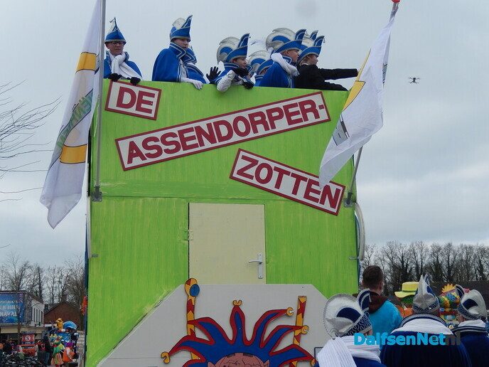Fantastische carnavalswagens en de sfeer was zeker niet minder - Foto: Willy