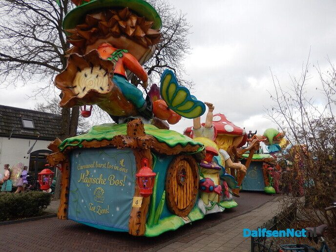 Fantastische carnavalswagens en de sfeer was zeker niet minder - Foto: Willy
