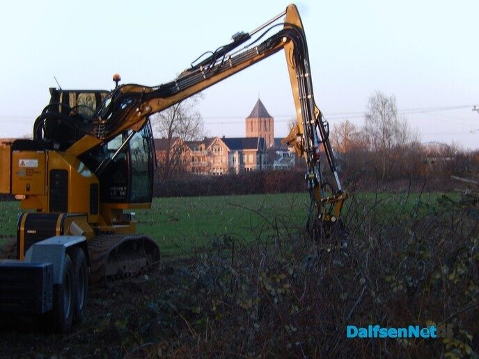 Het waterschap ook druk aan het snoeien - Foto: Willy