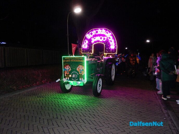 Enorme belangstelling verlichte optocht Lemelerveld - Foto: Willy