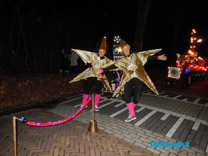 Enorme belangstelling verlichte optocht Lemelerveld - Foto: Willy