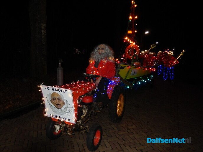 Enorme belangstelling verlichte optocht Lemelerveld - Foto: Willy