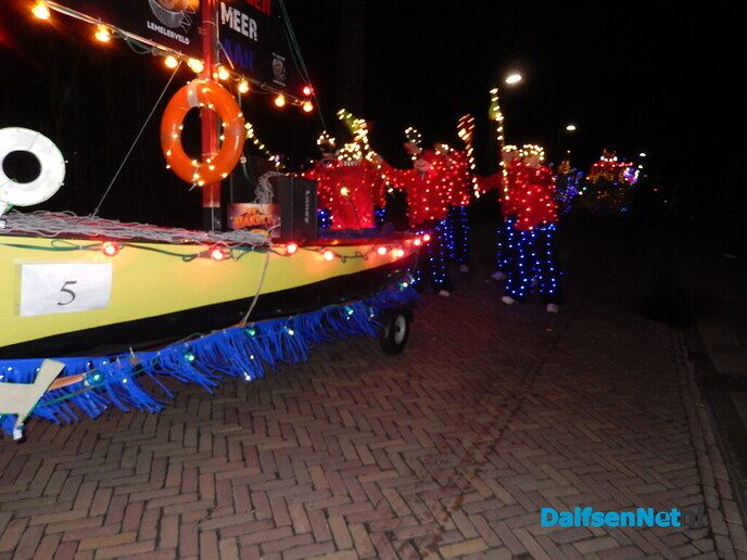 Enorme belangstelling verlichte optocht Lemelerveld - Foto: Willy