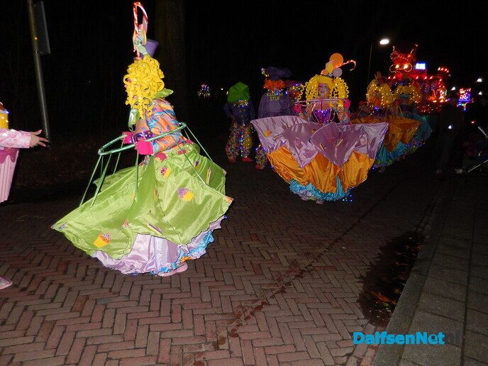Enorme belangstelling verlichte optocht Lemelerveld - Foto: Willy