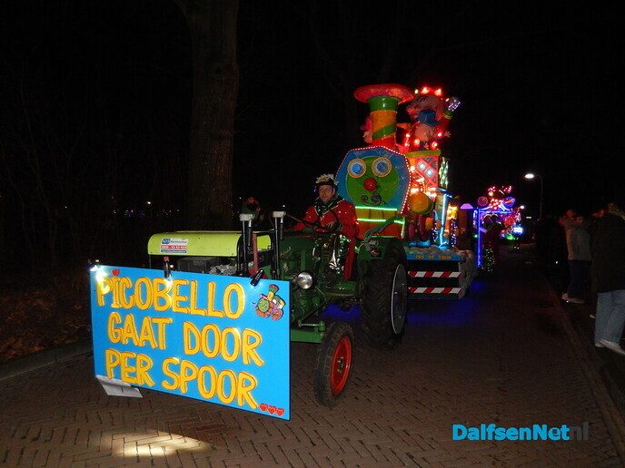 Enorme belangstelling verlichte optocht Lemelerveld - Foto: Willy