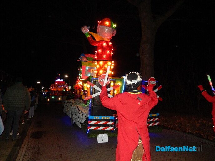 Enorme belangstelling verlichte optocht Lemelerveld - Foto: Willy