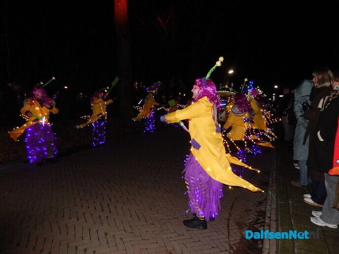 Enorme belangstelling verlichte optocht Lemelerveld - Foto: Willy