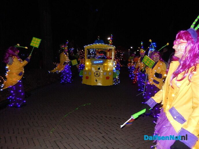 Enorme belangstelling verlichte optocht Lemelerveld - Foto: Willy