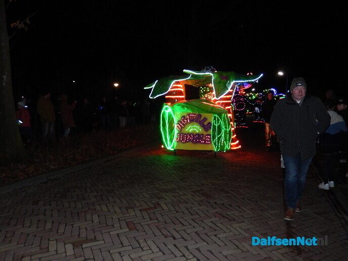 Enorme belangstelling verlichte optocht Lemelerveld - Foto: Willy