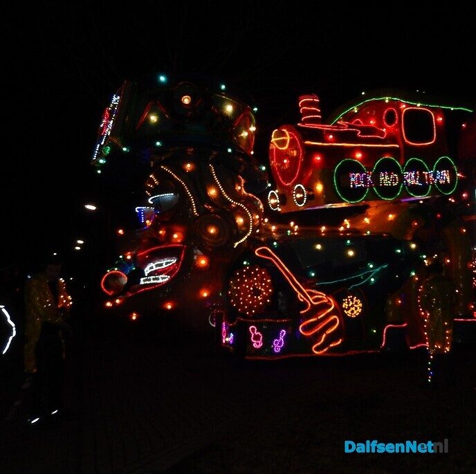 Enorme belangstelling verlichte optocht Lemelerveld - Foto: Willy