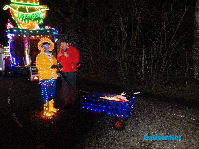 Enorme belangstelling verlichte optocht Lemelerveld - Foto: Willy