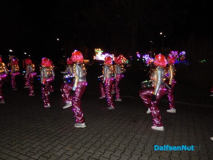 Enorme belangstelling verlichte optocht Lemelerveld - Foto: Willy