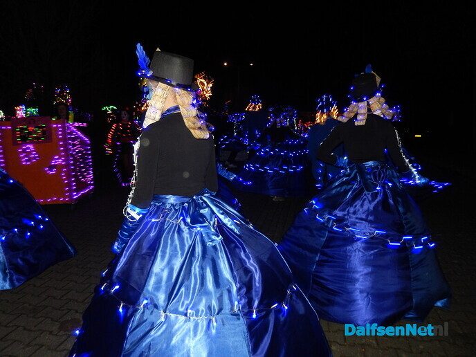 Enorme belangstelling verlichte optocht Lemelerveld - Foto: Willy