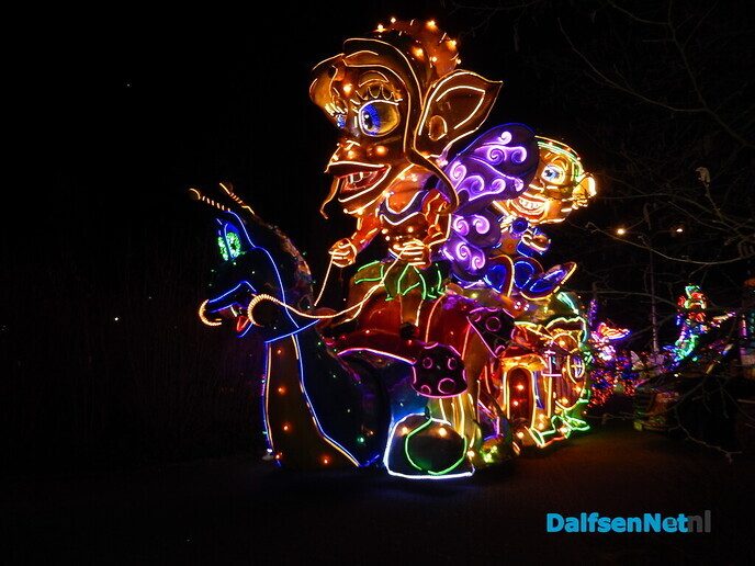Enorme belangstelling verlichte optocht Lemelerveld - Foto: Willy