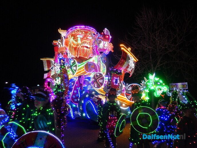 Enorme belangstelling verlichte optocht Lemelerveld - Foto: Willy