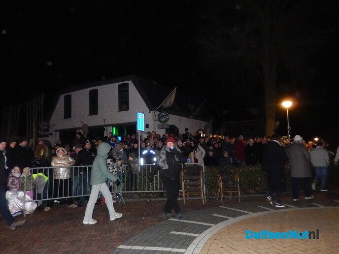 Enorme belangstelling verlichte optocht Lemelerveld - Foto: Willy