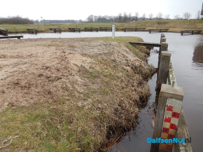 Beschoeiing haven opgeknapt - Foto: Willy
