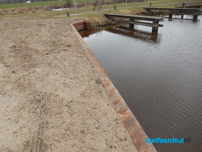 Beschoeiing haven opgeknapt - Foto: Willy