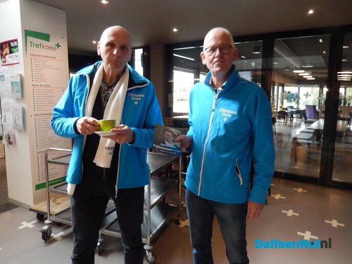 Gezellige kunstmarkt in Trefkoele+ trekt veel publiek - Foto: Willy