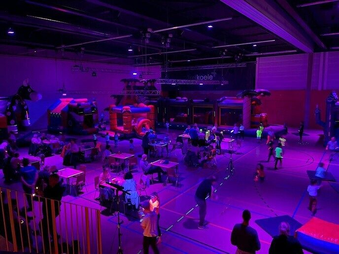 Glow in the dark springkussenfestival woensdag 25 februari in Trefkoele+