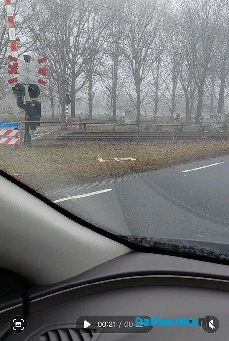 Pallet van trekker gevallen, bestuurder gevonden - Foto: Ingezonden foto
