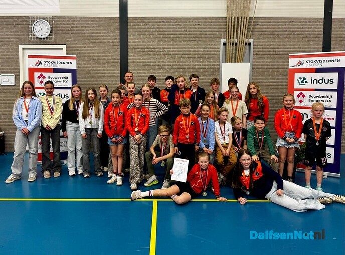 Feestelijke seizoensafsluiting ijsclub Stokvisdennen - Foto: Ingezonden foto