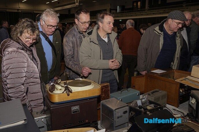 Veel bezoekers voor de Vintage & Techniekbeurs in De Spil - Foto: Paul Scholten