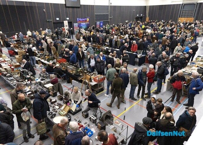 Veel bezoekers voor de Vintage & Techniekbeurs in De Spil - Foto: Paul Scholten