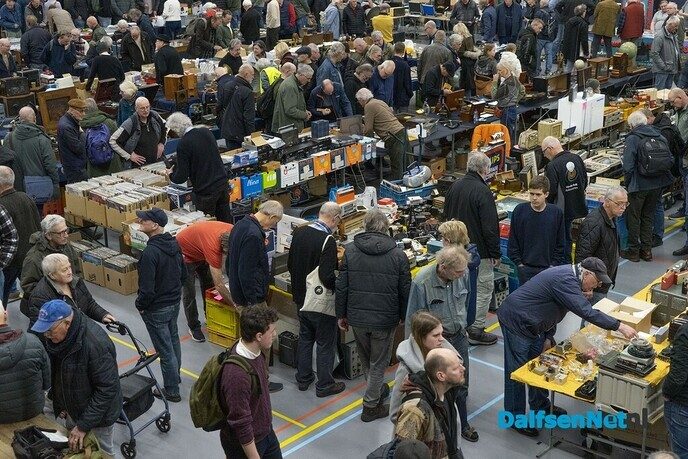 Veel bezoekers voor de Vintage & Techniekbeurs in De Spil - Foto: Paul Scholten