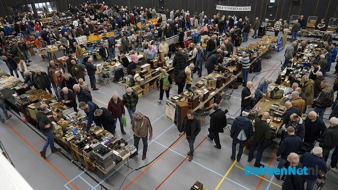 Veel bezoekers voor de Vintage & Techniekbeurs in De Spil - Foto: Paul Scholten
