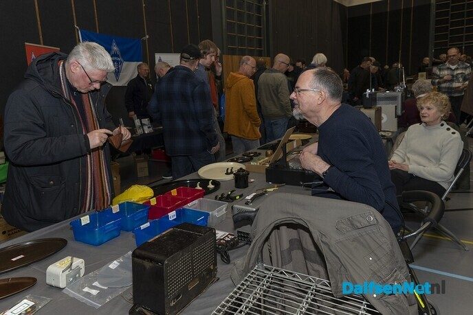Veel bezoekers voor de Vintage & Techniekbeurs in De Spil - Foto: Paul Scholten