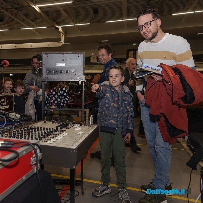 Veel bezoekers voor de Vintage & Techniekbeurs in De Spil - Foto: Paul Scholten