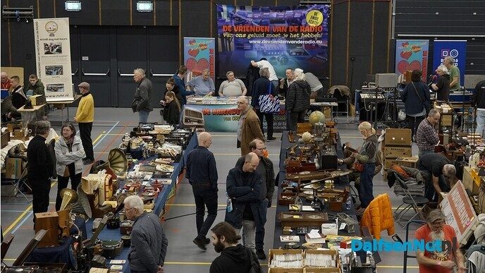 Veel bezoekers voor de Vintage & Techniekbeurs in De Spil - Foto: Paul Scholten