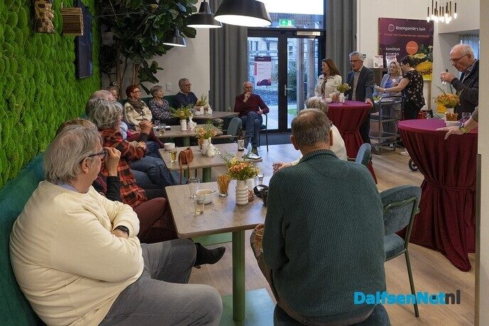 Fotoclub Dalfsen brengt kunst in verpleeghuis Rosengaerde - Foto: Paul Scholten