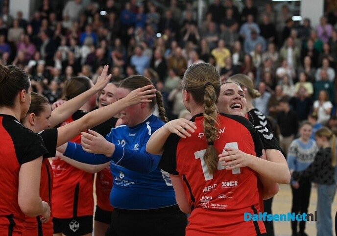 Handbalsters SV Dalfsen promoveren naar eerste divisie - Foto: Johan Bokma