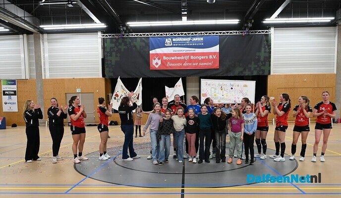 Handbalsters SV Dalfsen promoveren naar eerste divisie - Foto: Johan Bokma