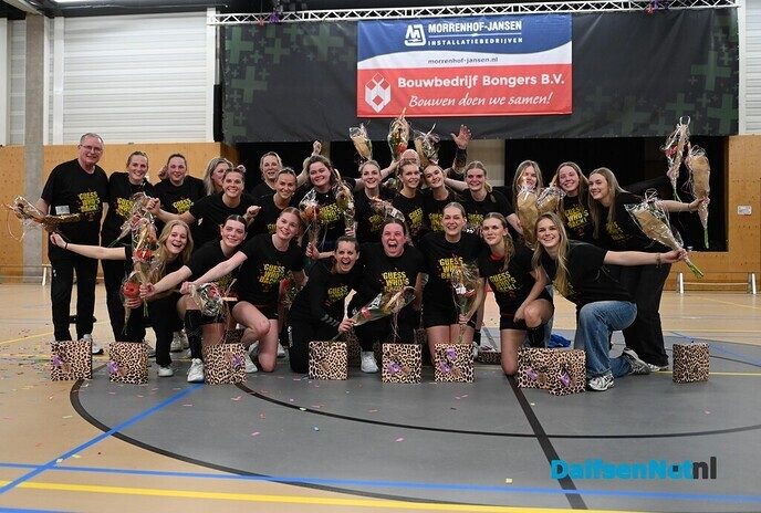 Handbalsters SV Dalfsen promoveren naar eerste divisie - Foto: Johan Bokma