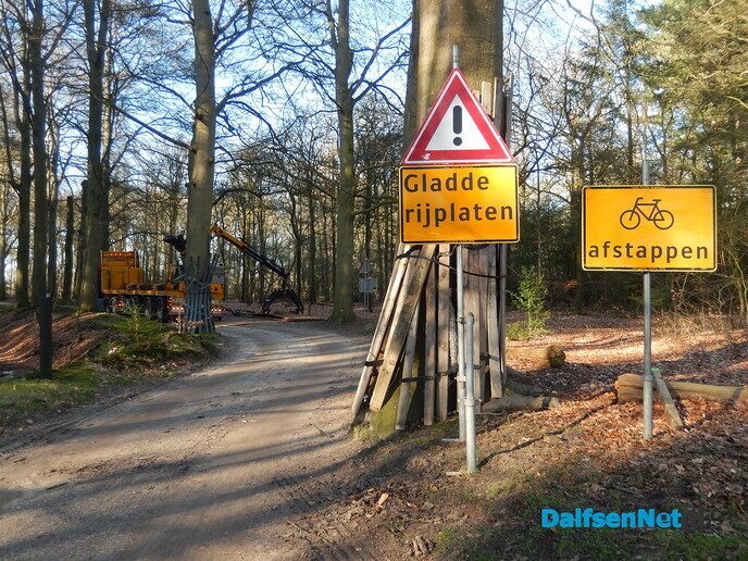 Gracht reinigen langs de Mataramweg - Foto: Willy