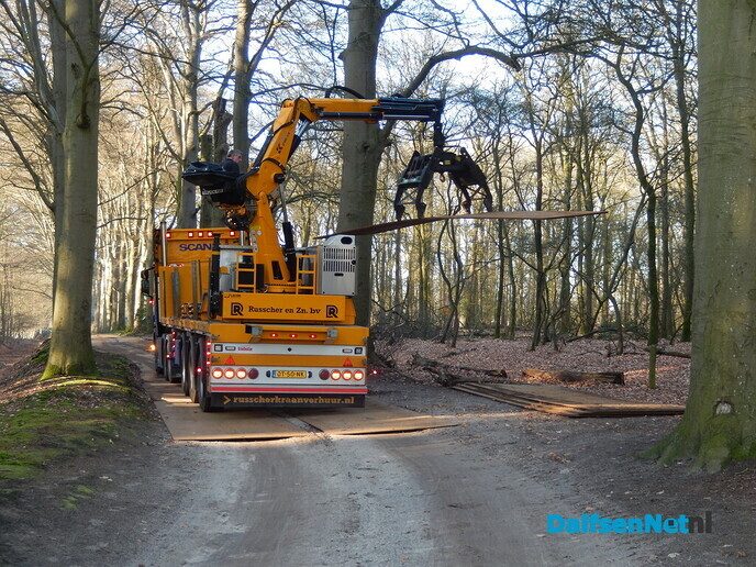 Gracht reinigen langs de Mataramweg - Foto: Willy