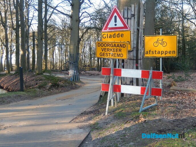Gracht reinigen langs de Mataramweg - Foto: Willy