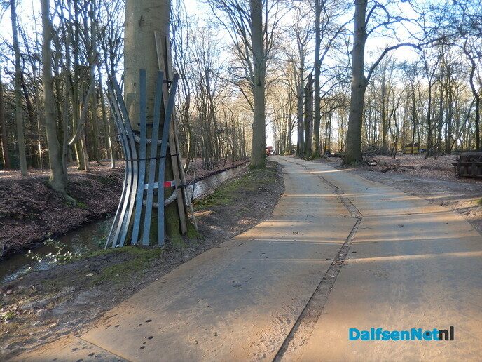 Gracht reinigen langs de Mataramweg - Foto: Willy
