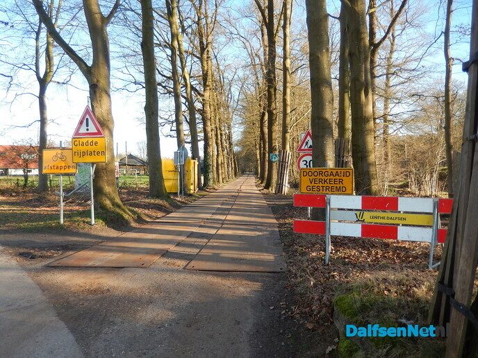 Gracht reinigen langs de Mataramweg - Foto: Willy