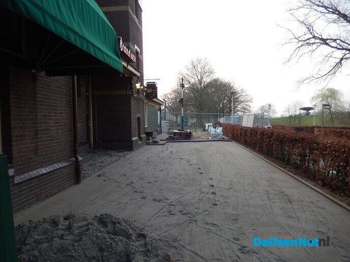 Het wordt steeds mooier rond het station - Foto: Willy